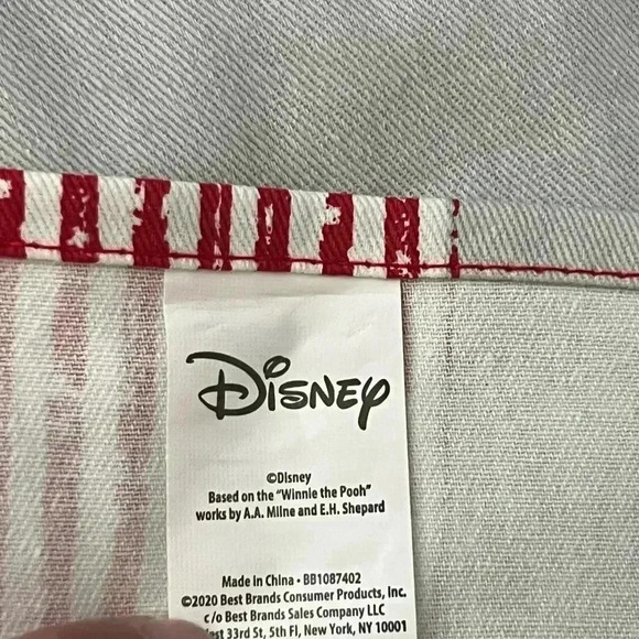 Disney Winnie the Pooh apron fits one side it’s adjustable - Picture 4 of 4